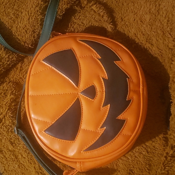 ORIGINAL handstitched Love, Pain, and Stitches Crossbody, green strap - Picture 4 of 4